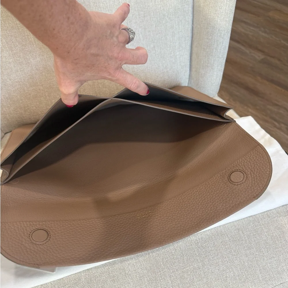 Cuyana Grained Leather Tech Carryall-16 inch - Picture 6 of 8